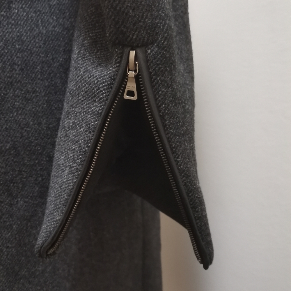 PRADA 100 %WOOL WOMEN'S LONG COAT. - Picture 11 of 16